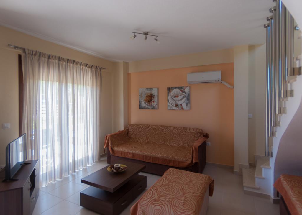 Ianthi Maisonettes Nea Roda Bagian luar foto