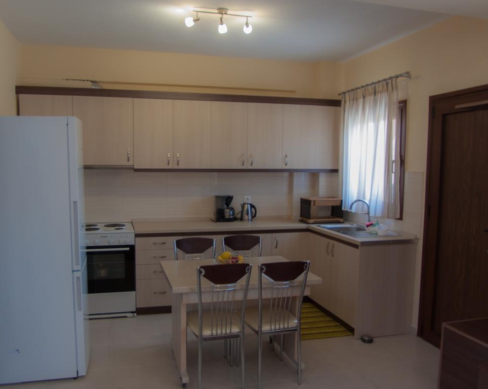 Ianthi Maisonettes Nea Roda Bagian luar foto