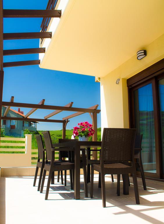 Ianthi Maisonettes Nea Roda Bagian luar foto